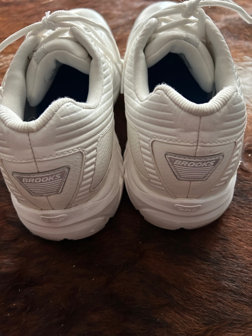 Brooks mens wide All-White Leather Athletic Sneakers - Picture 4 of 5